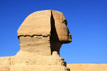 great ancient sculpture of egyptian sphinx and pyramid