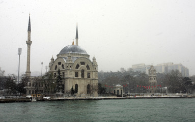Fototapeta na wymiar Snowing in the Bosphorus