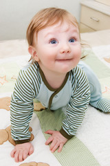 Fototapeta premium Curiously looking up toddler