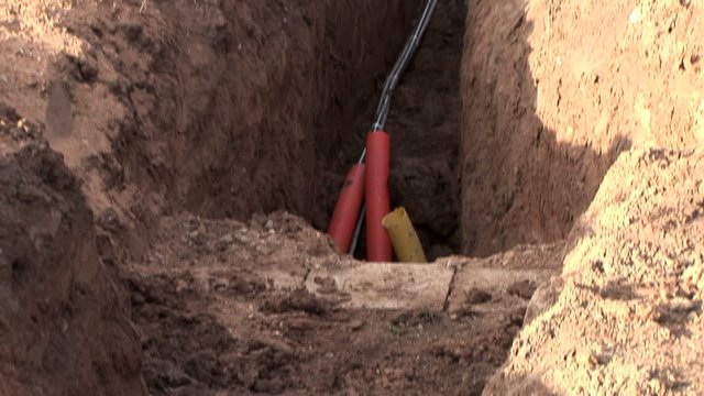 Elektrokabel im Graben