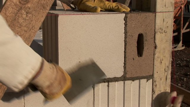 Maurer bei der Arbeit