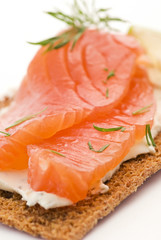 Lachs auf Knäckebrot
