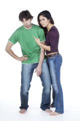 jeune couple discution accusation