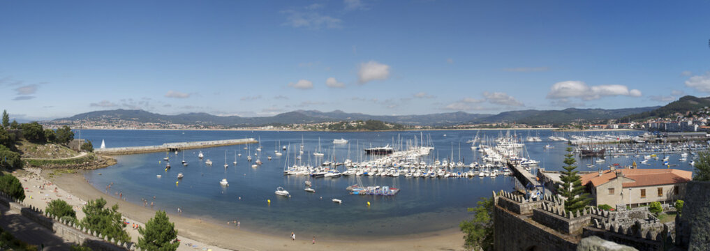 Vista del puerto de Bayona (Pontevedra).