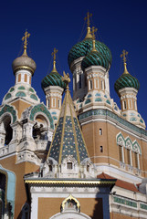 Fototapeta na wymiar Kopuły rosyjskiej Cerkwi w Nicea, Francja