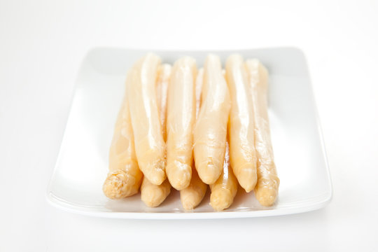 lots of tasty white asparagus