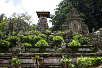 Parvis d'un temple Hindouiste à Bali