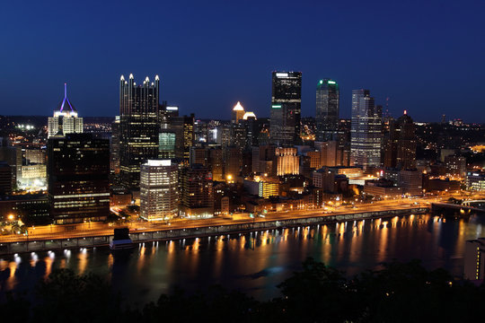 Pittsburgh's skyline from Mount Washington at night