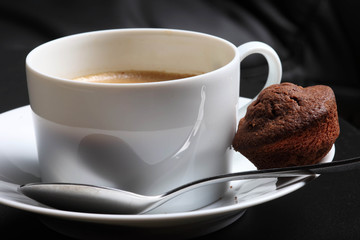 tasse à café et petit gateau