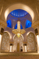 Naklejka premium Sheikh zayed mosque in Abu Dhabi, UAE, Interior