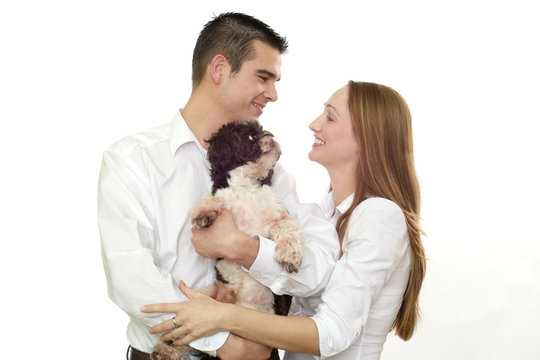 Mann und Frau mit Hund