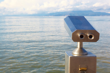 Coin operated viewer