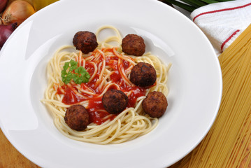 spaghetti with tomato sauce and meatballs