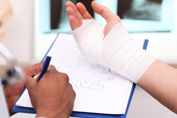 Hand im Verband