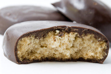 biscotto alla nocciola ricoperto di cioccolato