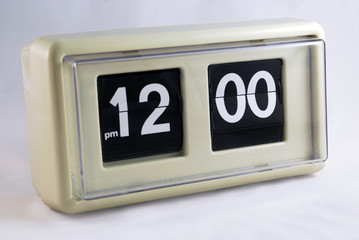 vintage white clock 03