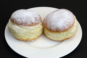 Zwei frisch Krapfen