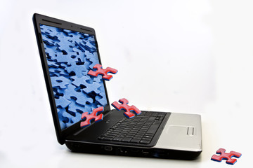 Laptop mit Puzzleteile