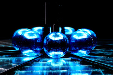 Kaléidoscope et lumière bleue