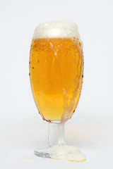 Übergelaufenes Bier