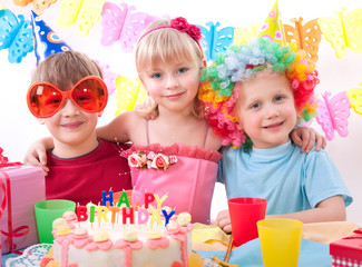 kids celebrating birthday party