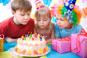 kids celebrating birthday party
