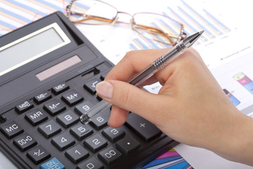 girl hand calculate