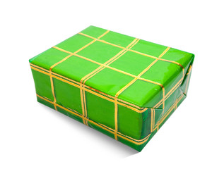 Obraz premium Green gift box on white background