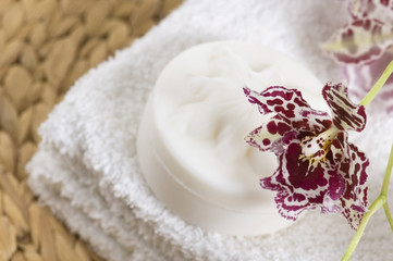 Obraz na płótnie Canvas Spa items with white towels, natural soap and orchid