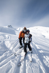 Fototapeta na wymiar Ski, mere et son enfant à la montagne, Areches, Savoie, France