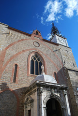 Fototapeta na wymiar Wejście do katedry w Saint Jean Perpignan