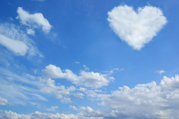 Naklejka na ściany i meble Chmura w kształcie serca
