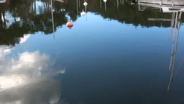 reflets dans l'eau du port de plaisance