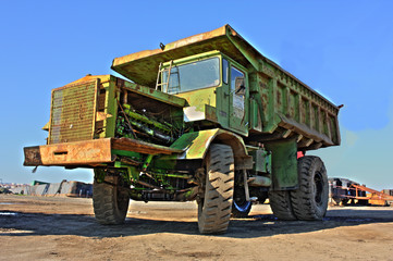 Obraz premium Big old construction truck - HDR