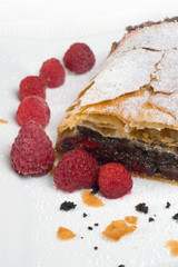 Mohn- Himbeerenstrudel