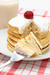 pancakes with cream and cherries