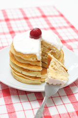 pancakes with cream and cherries