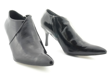 Escarpins à talons noirs en cuir  brillant