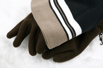 Wollmütze und Handschuhe
