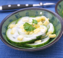 Gurkensalat mit Käse