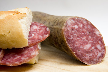 salchichón y bocadillo