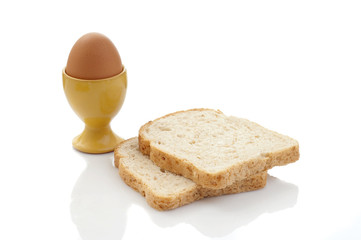 uovo e fette di pane