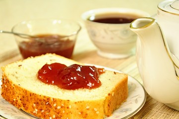 breakfast with bread and jelly