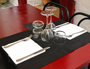 Tableware table