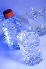 Clear spring water on the desk with glasses and ice