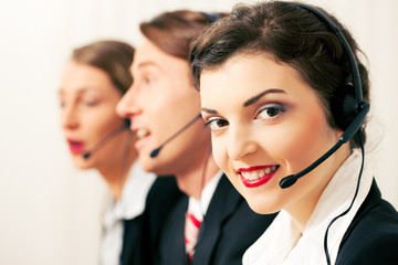 Callcenter Team beim Telefonieren