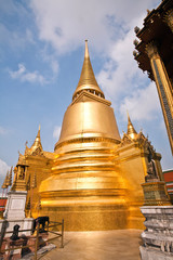 Fototapeta premium famous temple Phra Sri Rattana Chedi in the inner Grand Palace