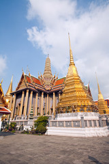 Fototapeta premium famous temple Phra Sri Ratana Chedi in the inner Grand Palace