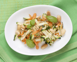 Karotten Zucchini Salat