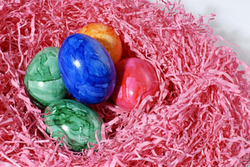 Osternest aus rosa Ostergras